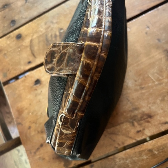 Faux Leather Vintage Black and Brown Handbag - Picture 4 of 4